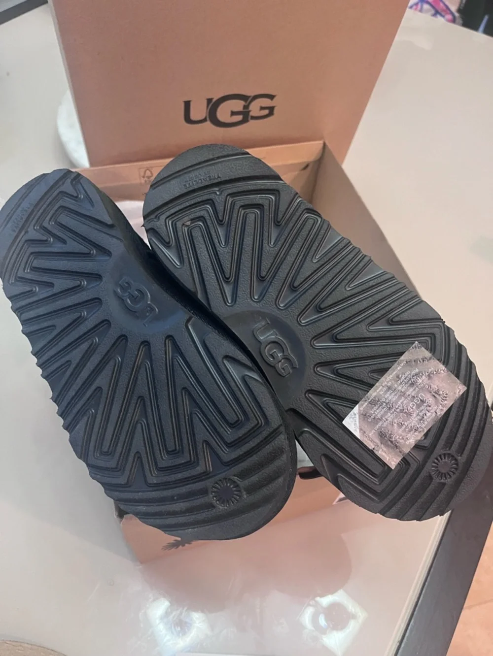 UGG Kids Classic II Glitter Leopard Black Boots - Picture 4 of 5